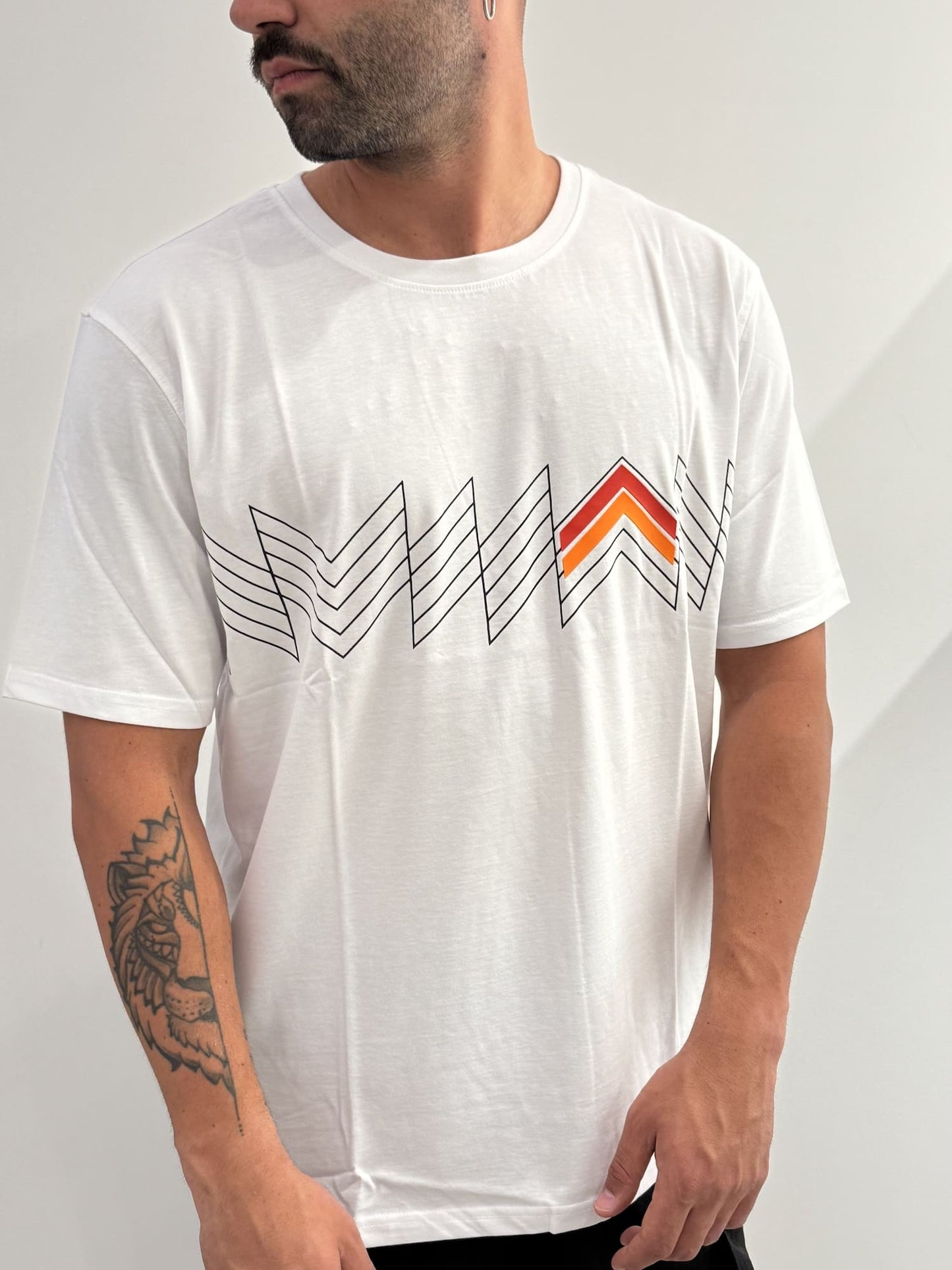 T-shirt Ellesse con disegno geometrico