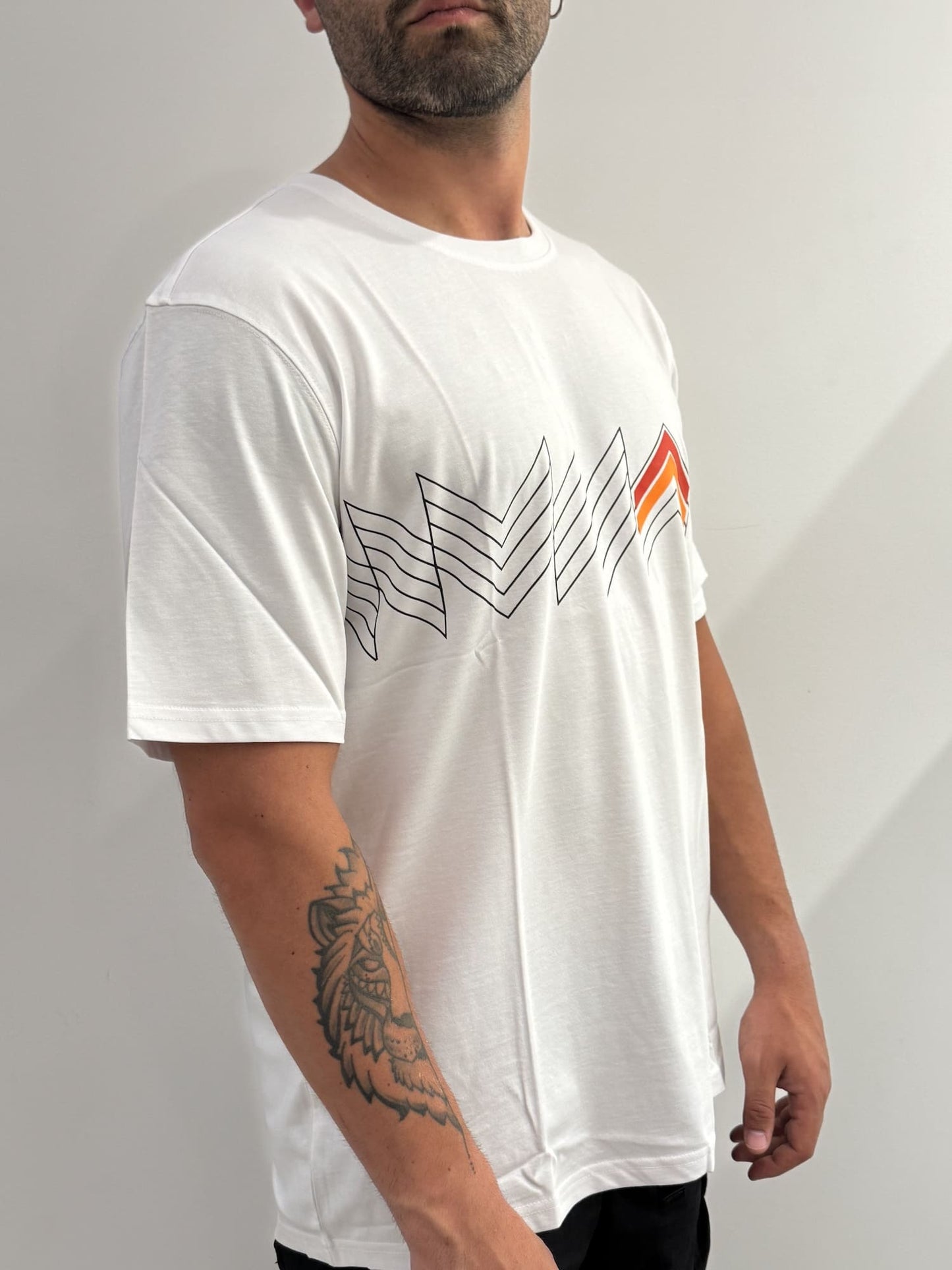 T-shirt Ellesse con disegno geometrico