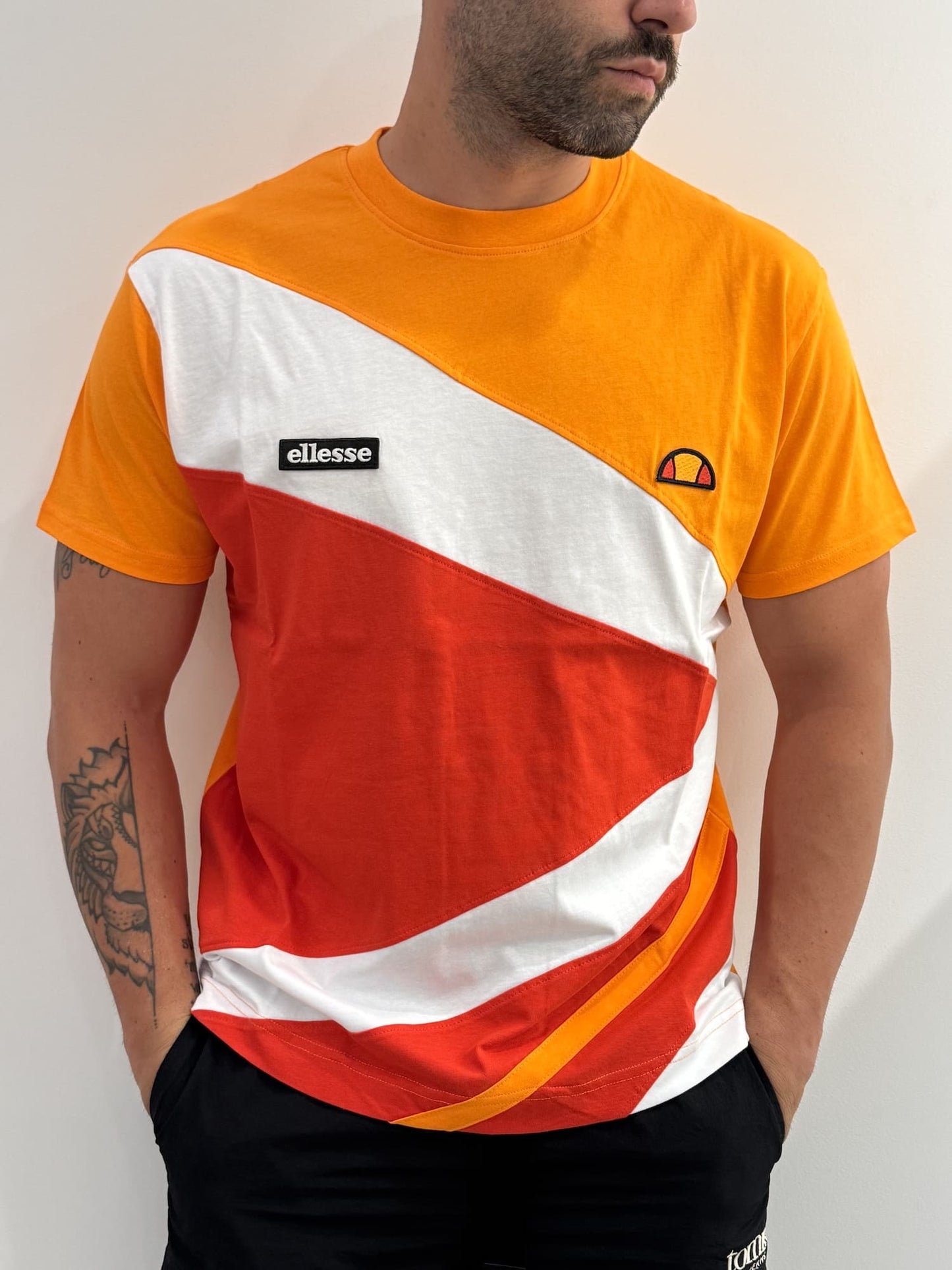 T-shirt Ellesse con fasce oblique
