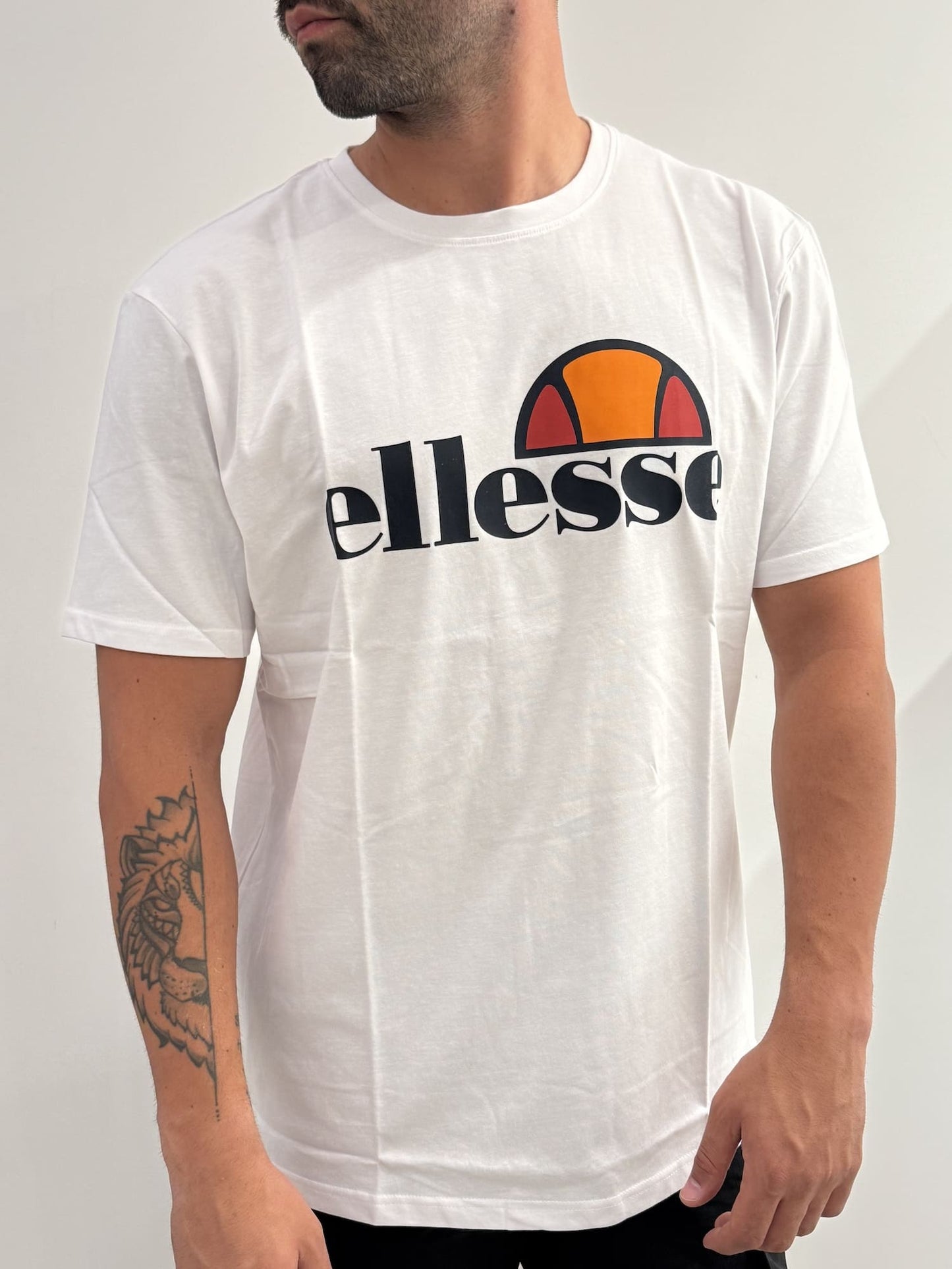 T-shirt ellesse basic con big logo