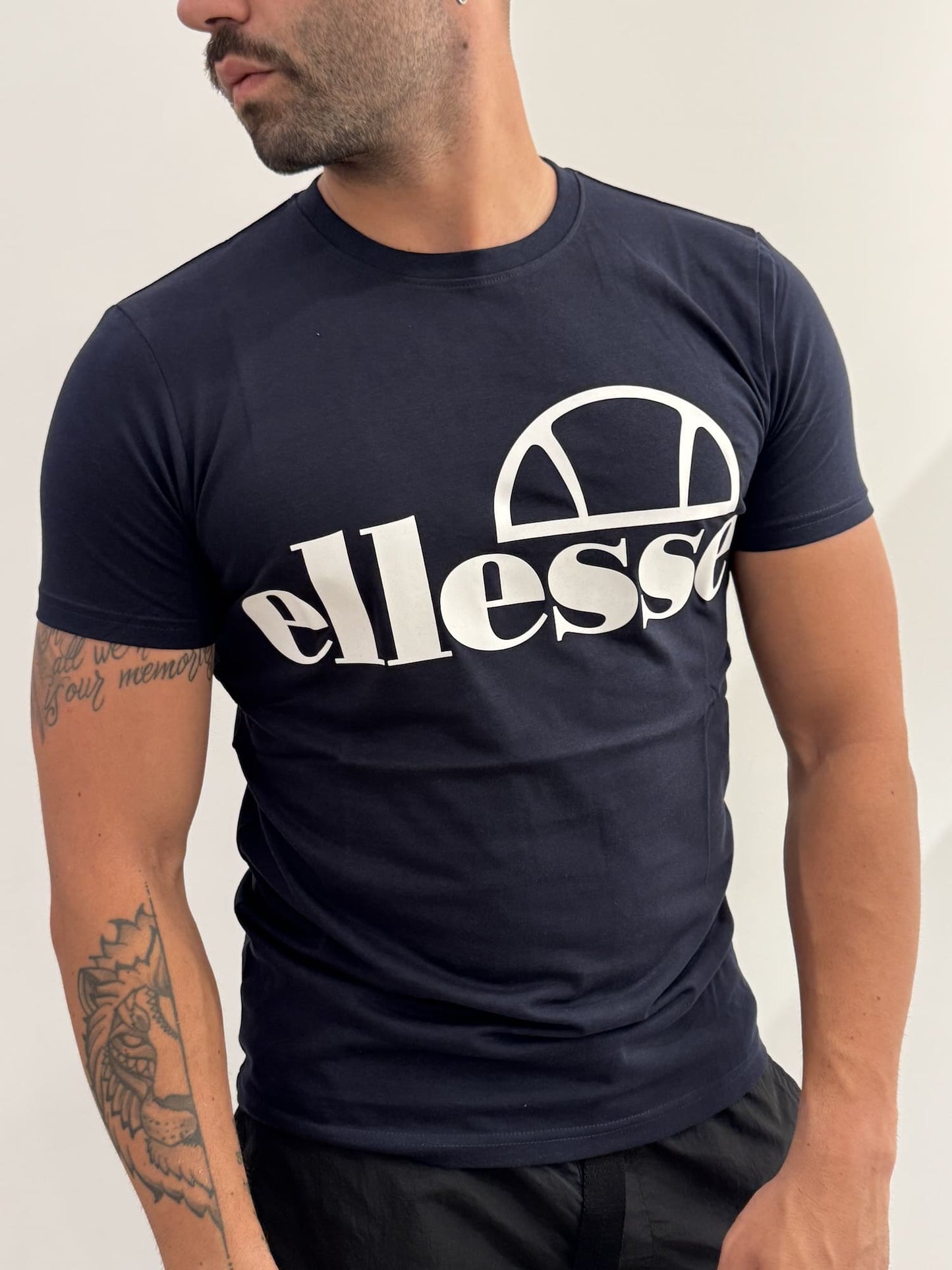 T-shirt ellesse basic con big logo