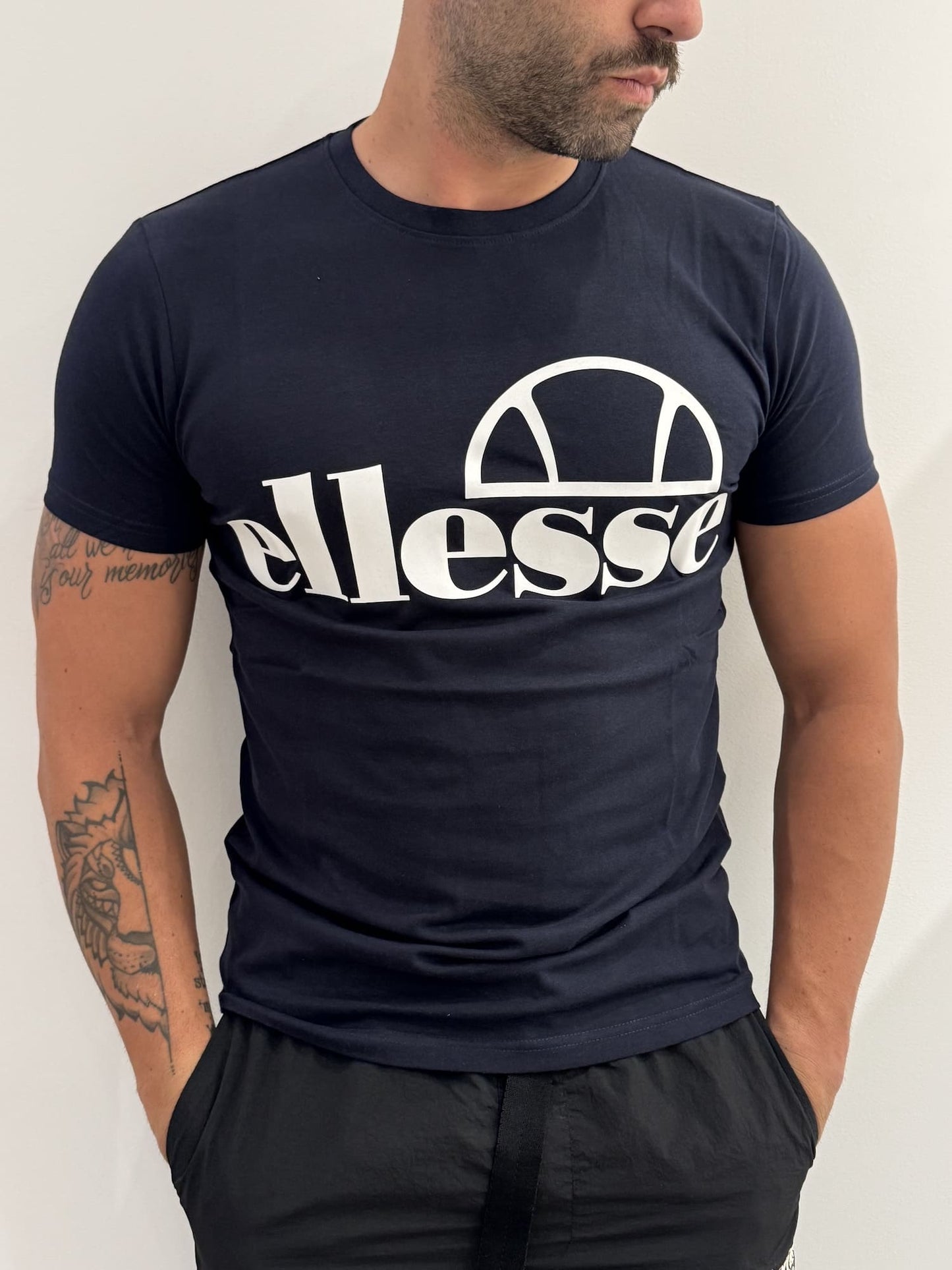 T-shirt ellesse basic con big logo