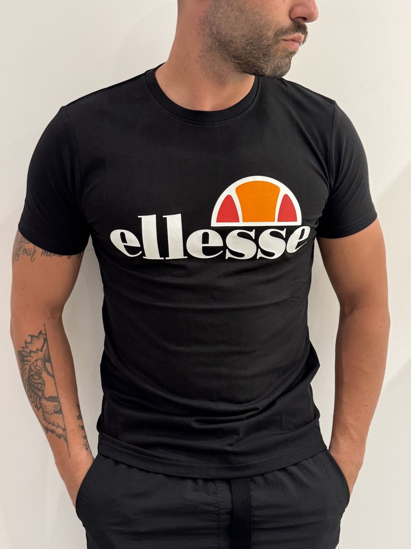 T-shirt ellesse basic con big logo