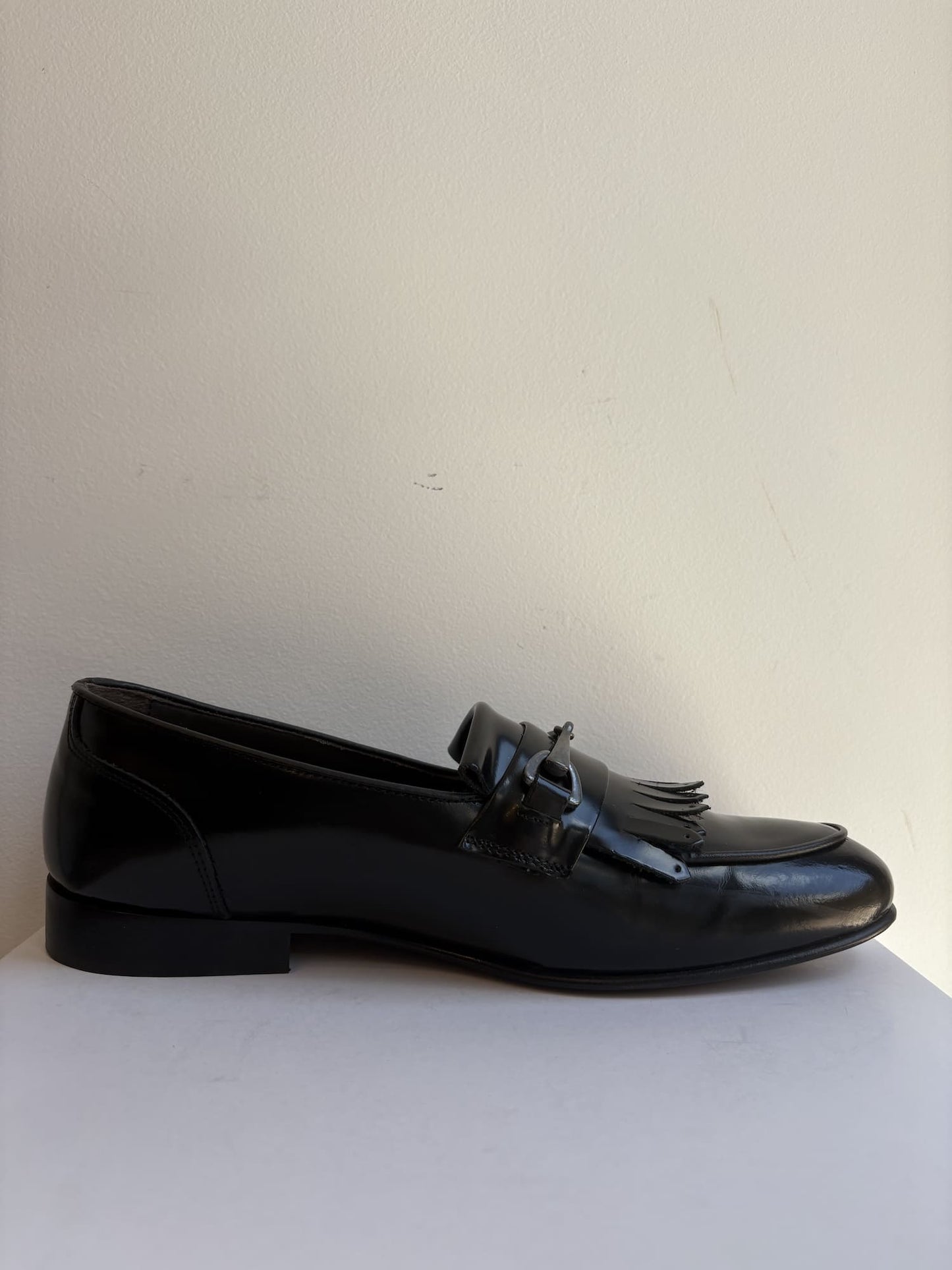 Mocassino con fibbia e frangia
