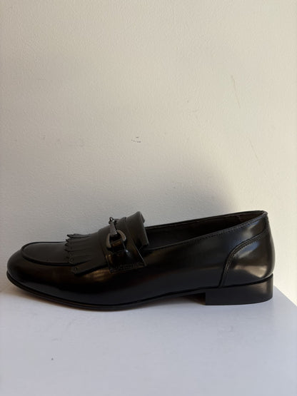 Mocassino con fibbia e frangia