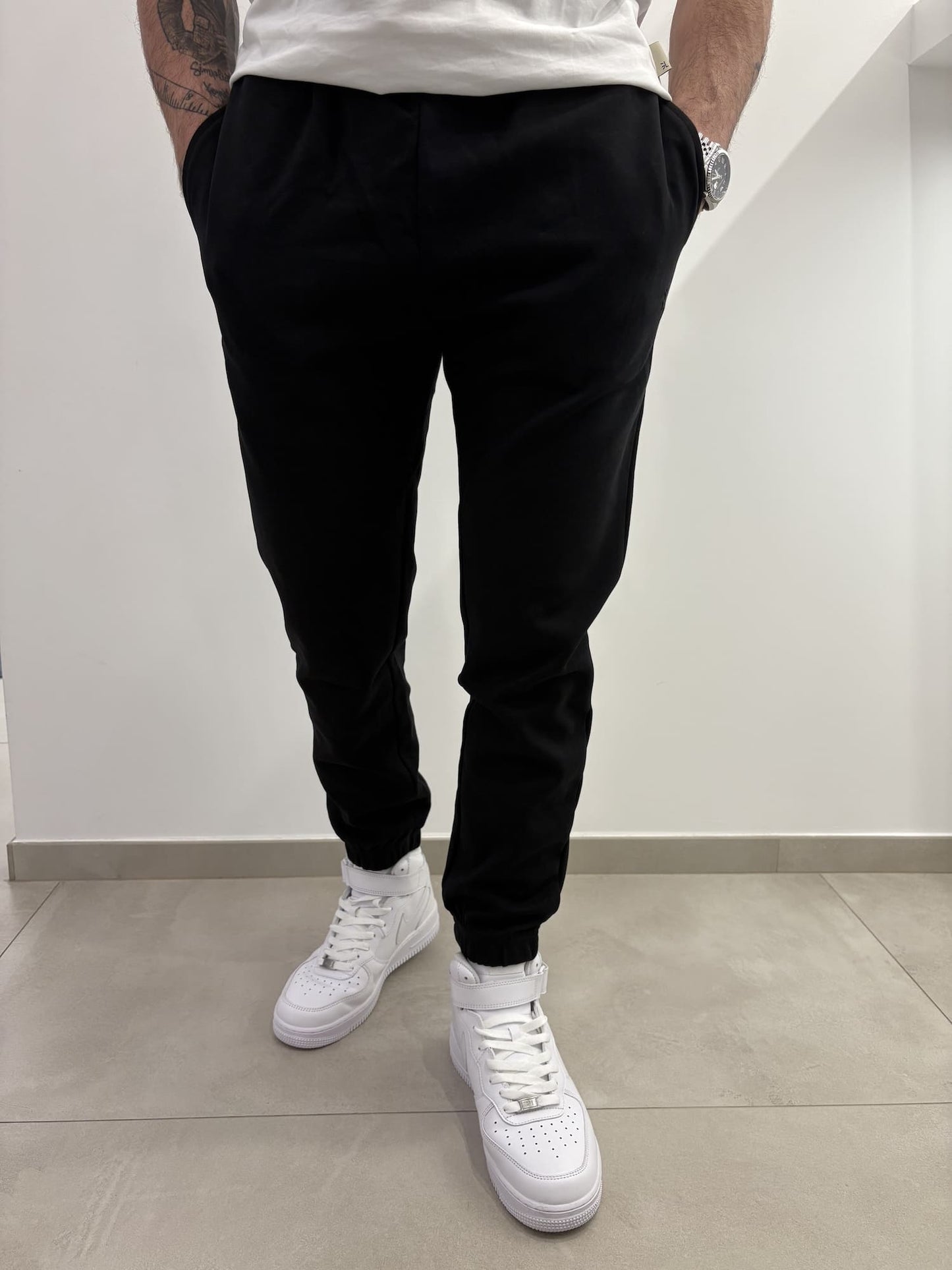 Joggers con logo ricamato