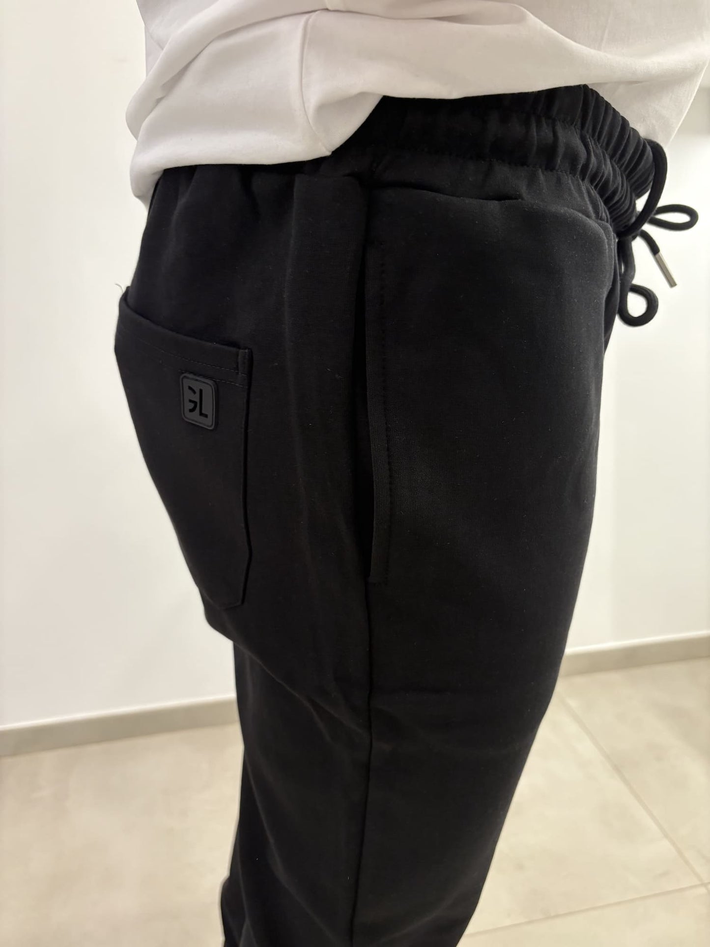 Joggers con logo ricamato