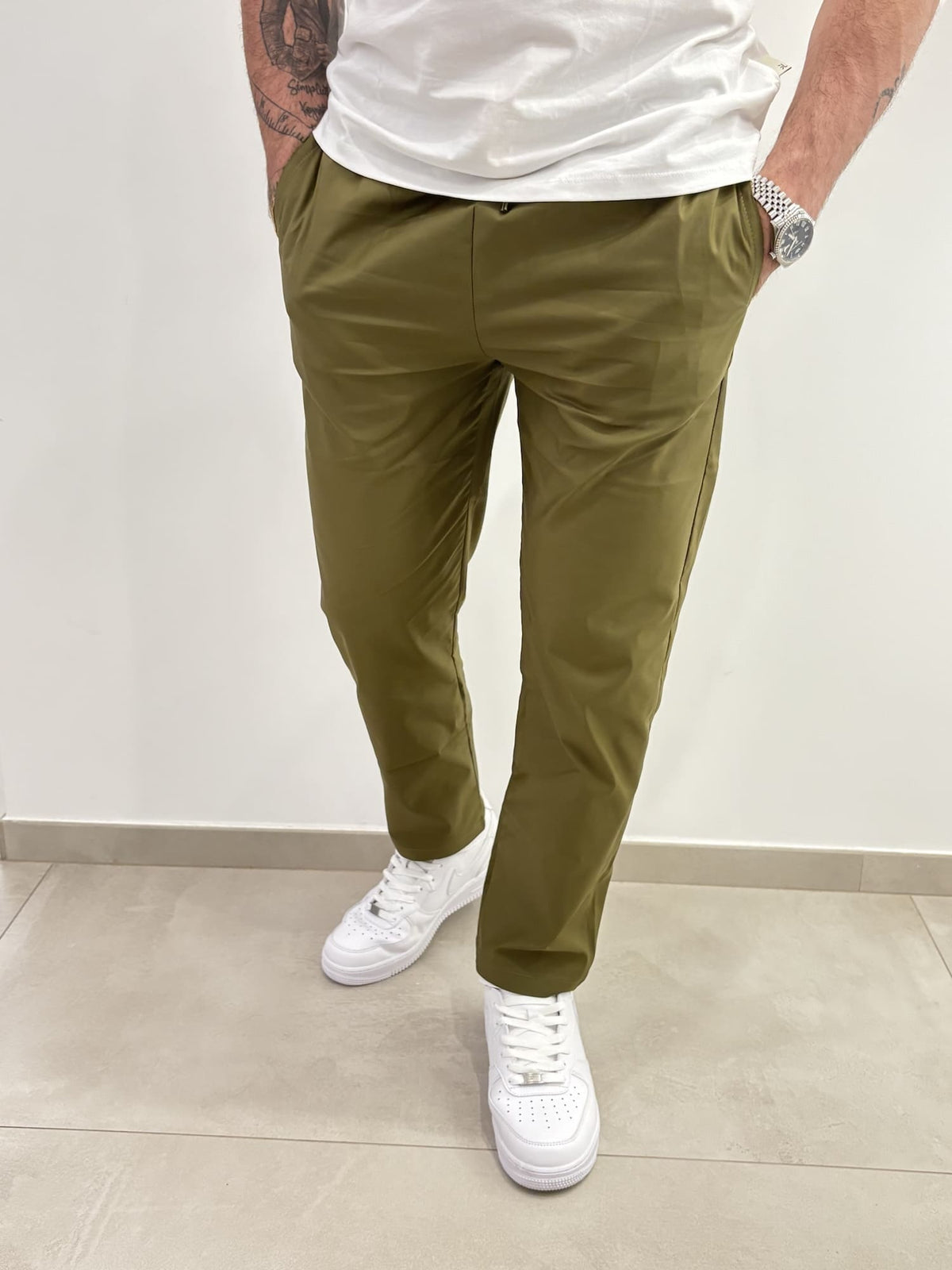 Pantaloni con laccio wide leg con stiro in piega