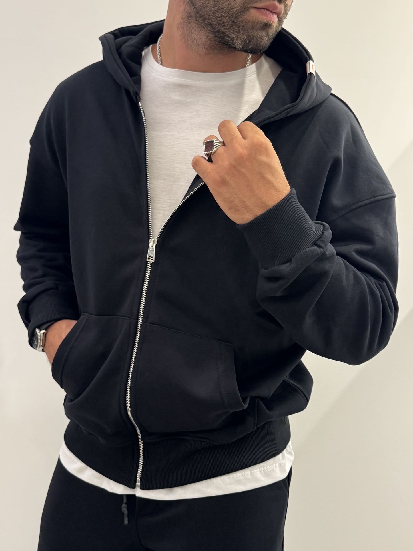 Felpa basic con zip e cappuccio