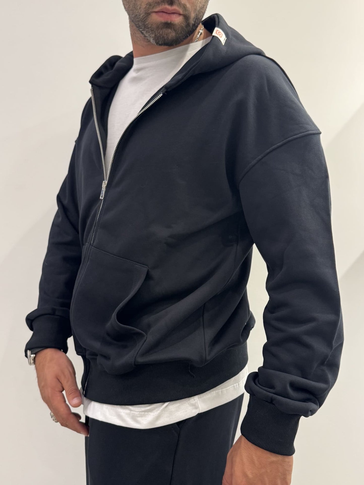 Felpa basic con zip e cappuccio