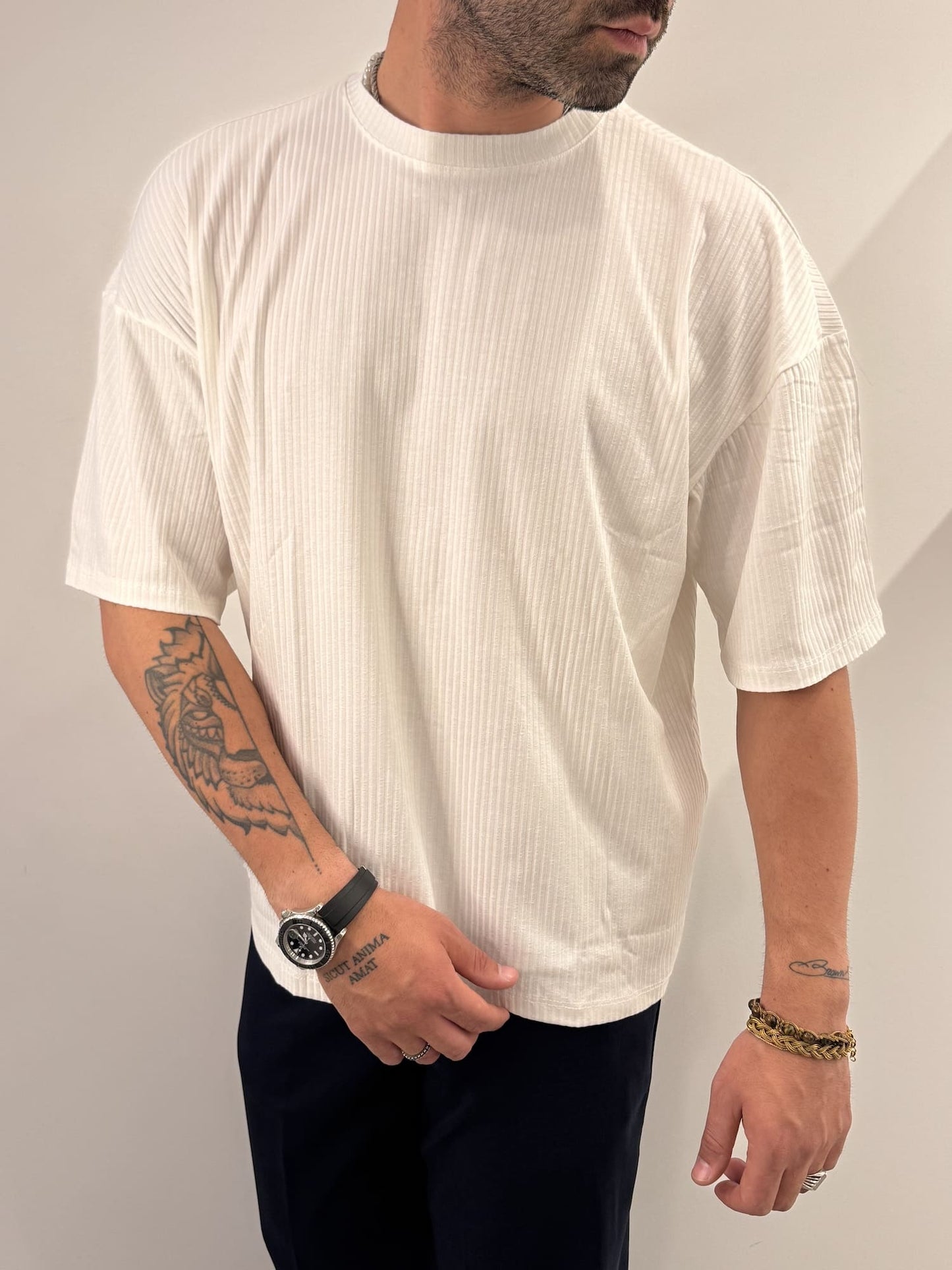 T-shirt basic elasticizzata a coste