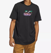 T-shirt Adidas con grafica centrale