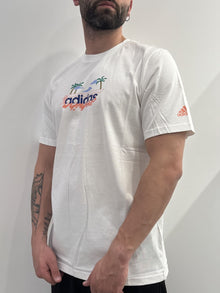 T-shirt Adidas con grafica centrale