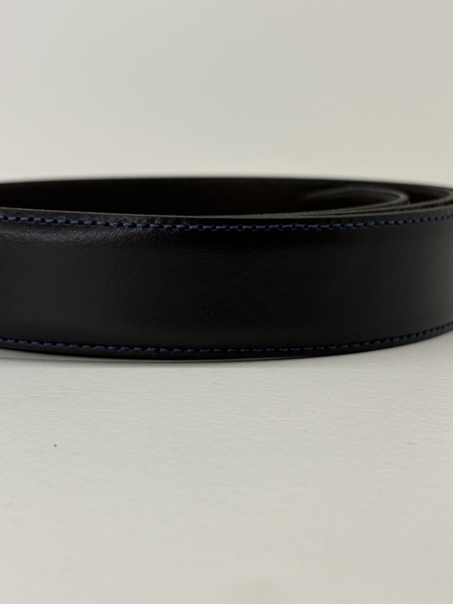 Cintura in pelle uomo over blu