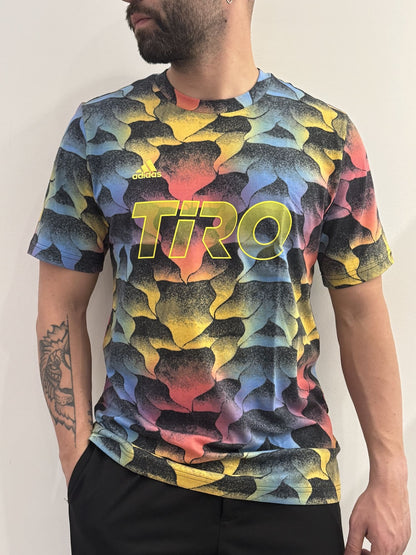 T-shirt Adidas con fantasia