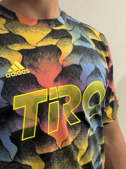 T-shirt Adidas con fantasia