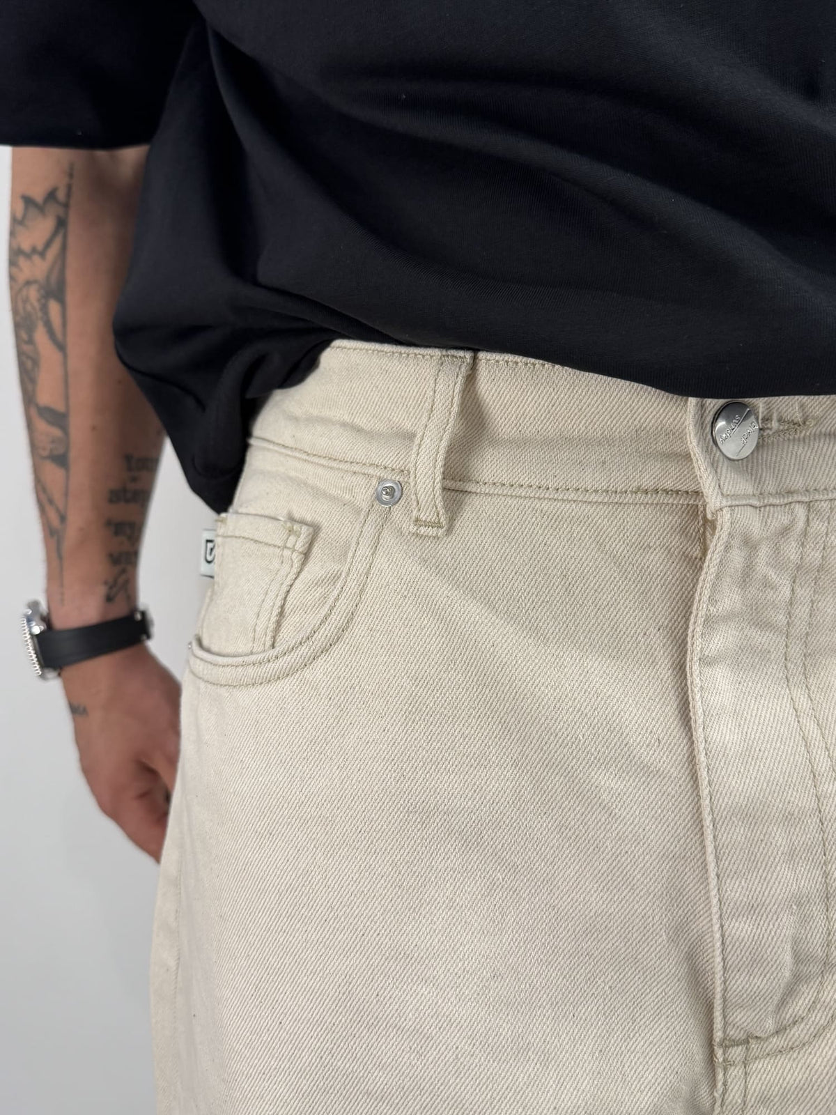 Jeans Balloon Fit Beige blacksvnday