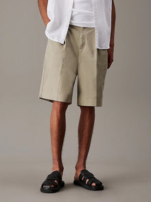 Bermuda in twill con pieghe