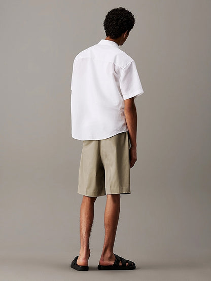 Bermuda in twill con pieghe