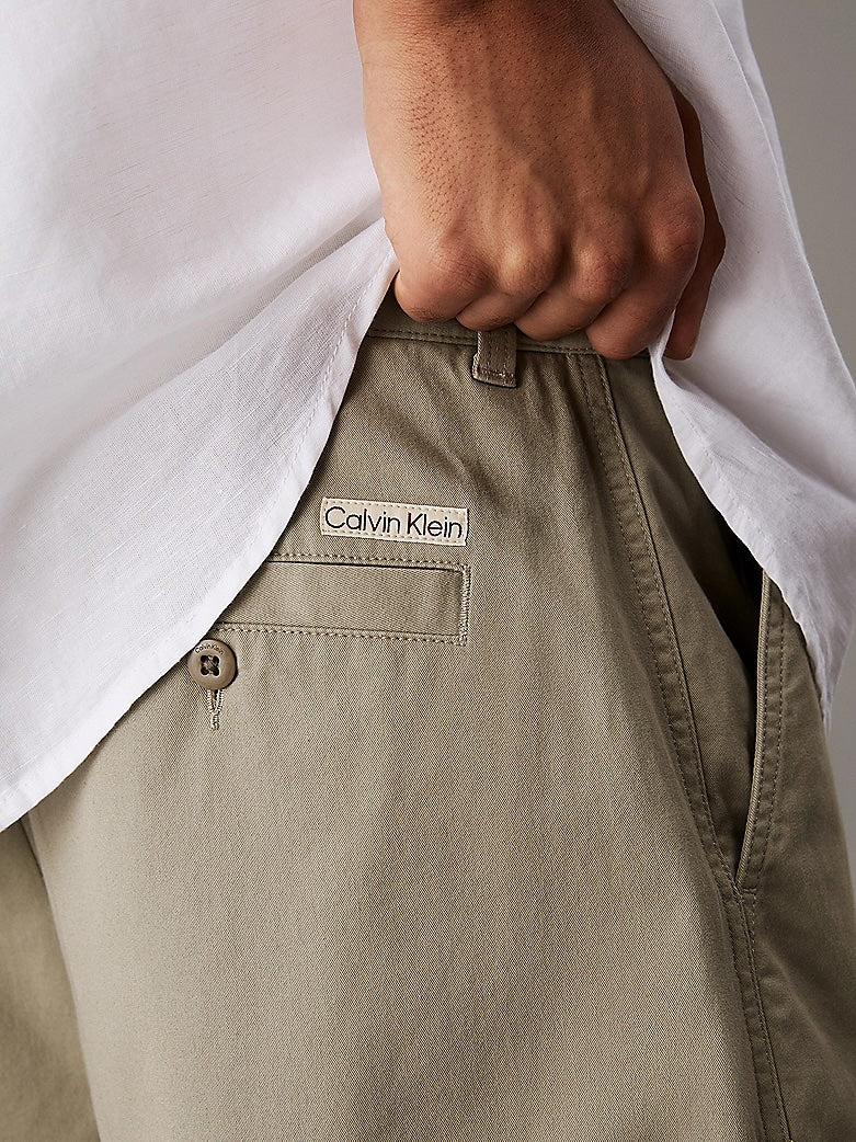 Bermuda in twill con pieghe
