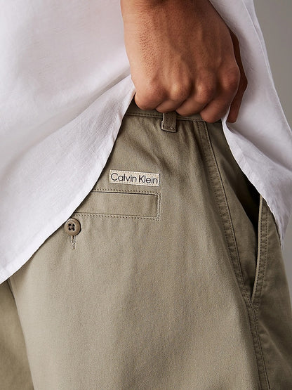 Bermuda in twill con pieghe