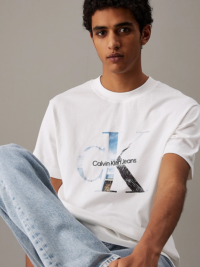 T-shirt con stampa fotografica e monogramma