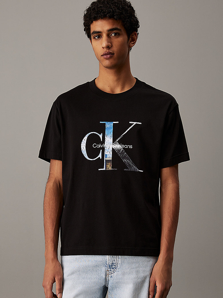 T-shirt con stampa fotografica e monogramma