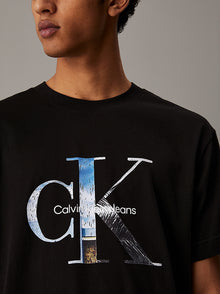 T-shirt con stampa fotografica e monogramma