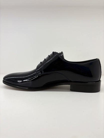 Scarpa elegante in vernice con lacci