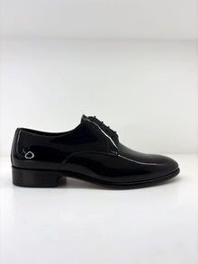Scarpa elegante in vernice con lacci nero
