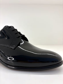 Scarpa elegante in vernice con lacci nero