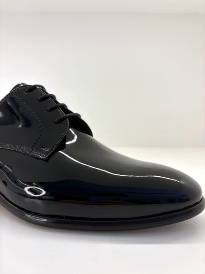 Scarpa elegante in vernice con lacci nero