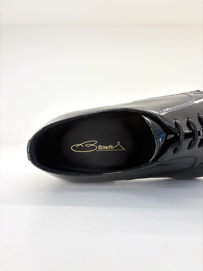 Scarpa elegante in vernice con lacci nero