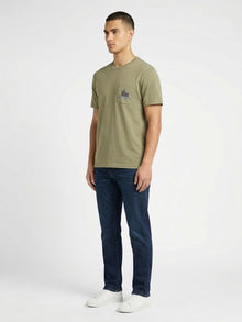 T-shirt in cotone con taschino e stampe