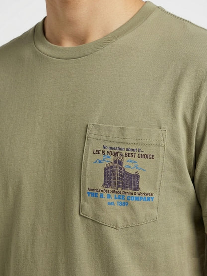 T-shirt in cotone con taschino e stampe