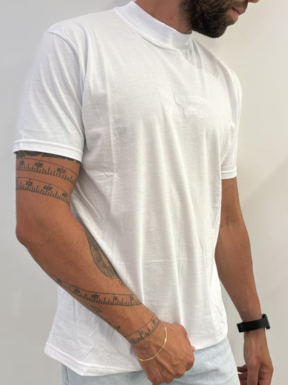 T-shirt manica corta con scritta sul petto