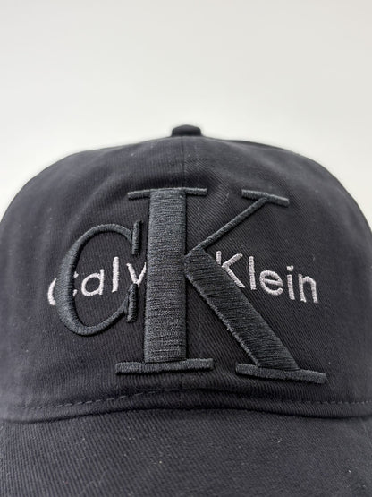 Berretto da baseball con logo monogramma a strati