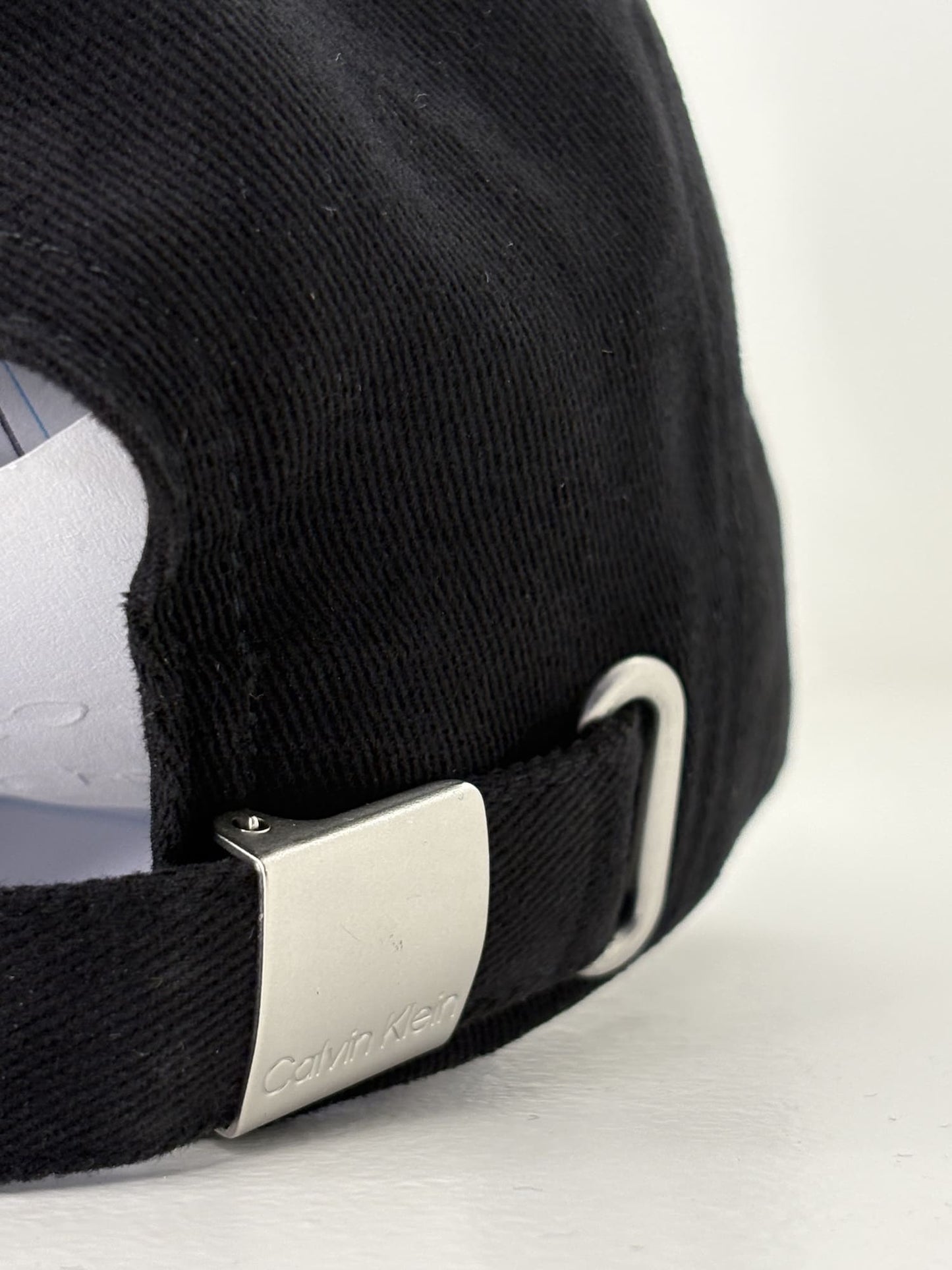 Berretto da baseball con logo monogramma a strati