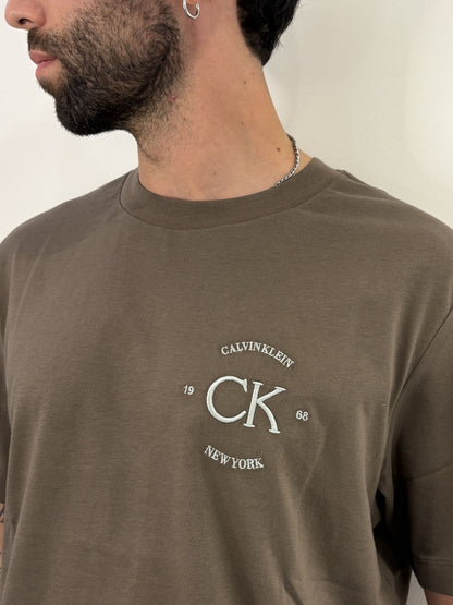 T-shirt con logo ricamato Calvin Klein