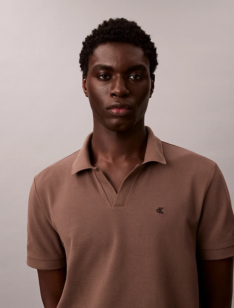 Polo in piqué di cotone con colletto aperto Calvin Klein