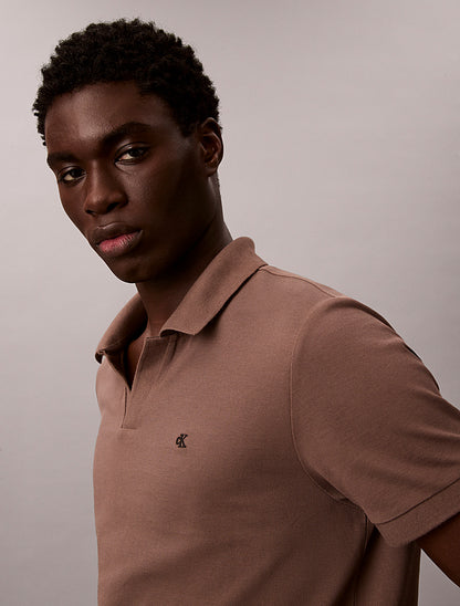 Polo in piqué di cotone con colletto aperto Calvin Klein