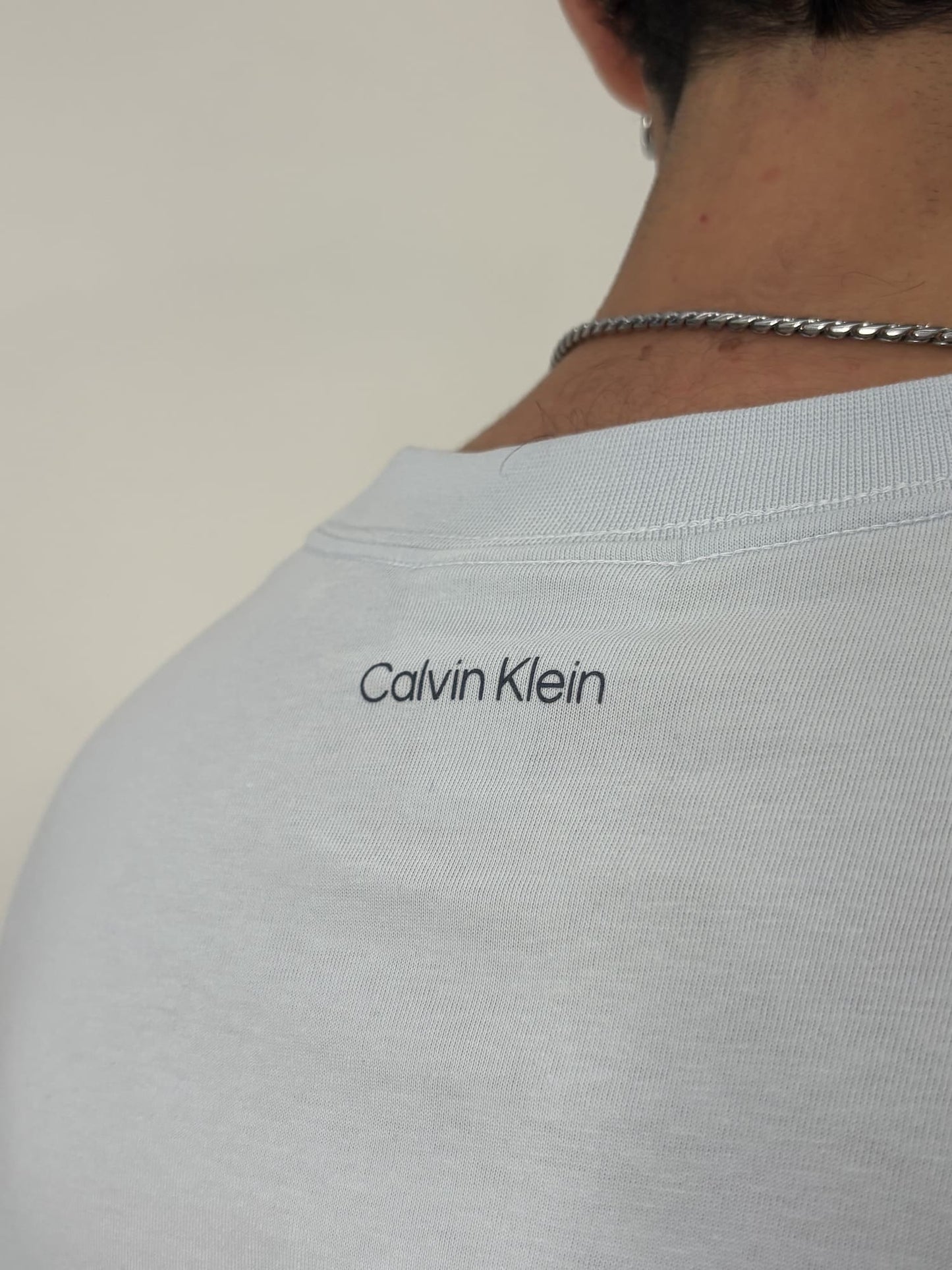 T-shirt con logo ricamato Calvin Klein