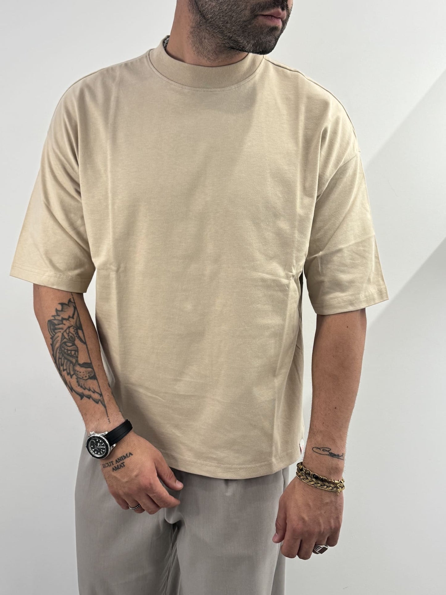 T-shirt over basic