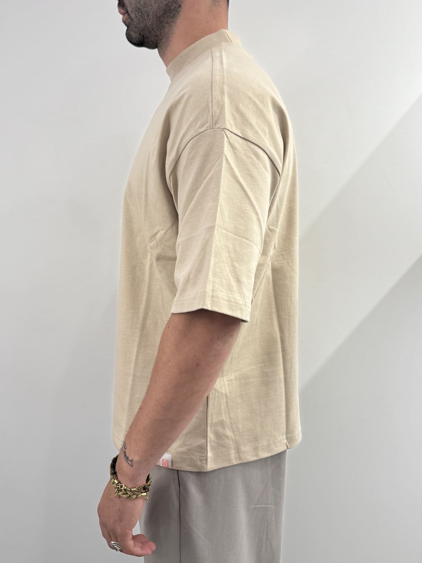 T-shirt over basic