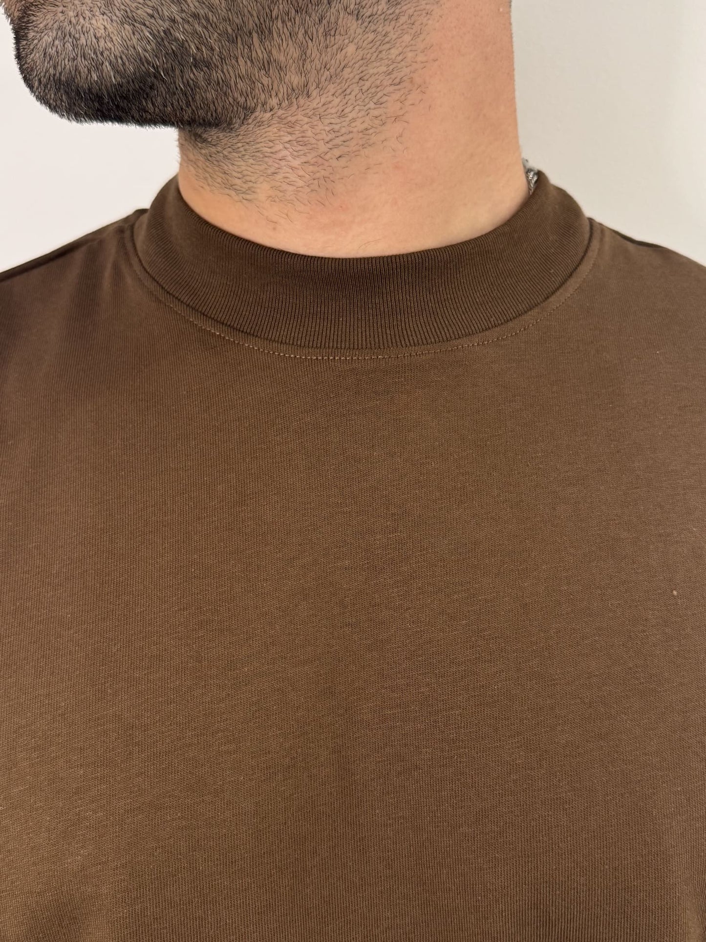 T-shirt over basic cioccolato