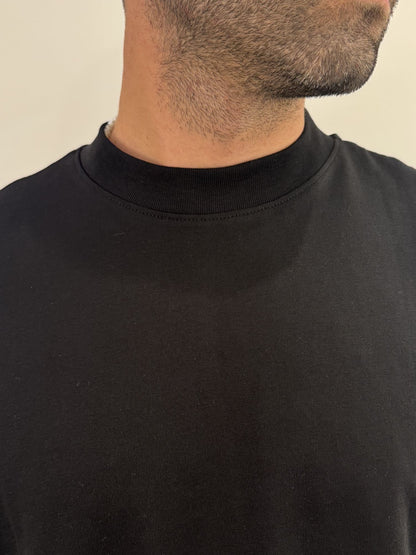 T-shirt over basic nero