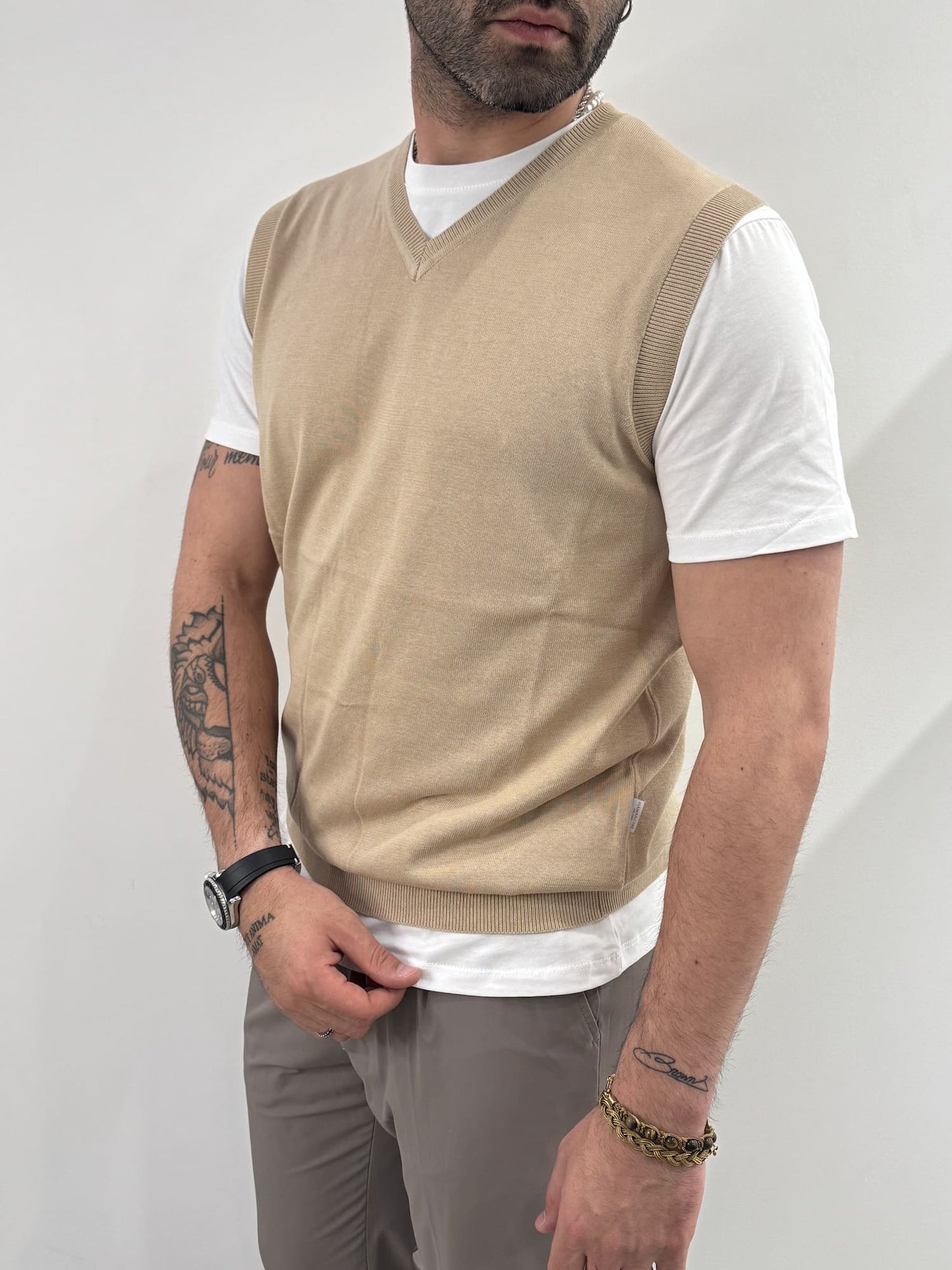 Gilet Hamaki-Ho con scollo a V beige