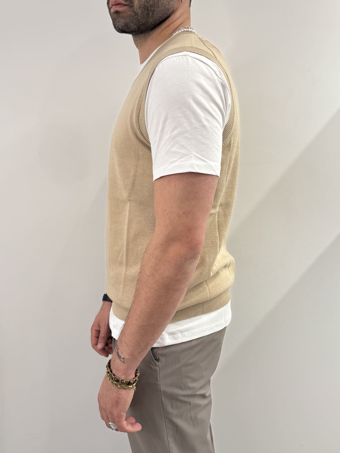 Gilet Hamaki-Ho con scollo a V beige
