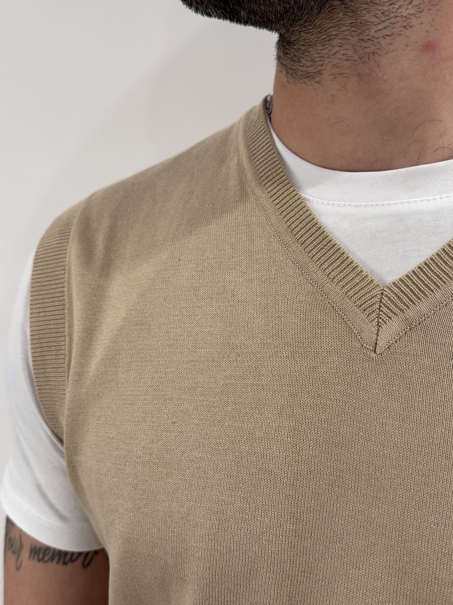 Gilet Hamaki-Ho con scollo a V beige
