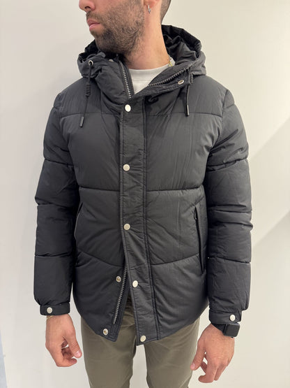 Giubbotto trapunta larga con bottoni e cerniera